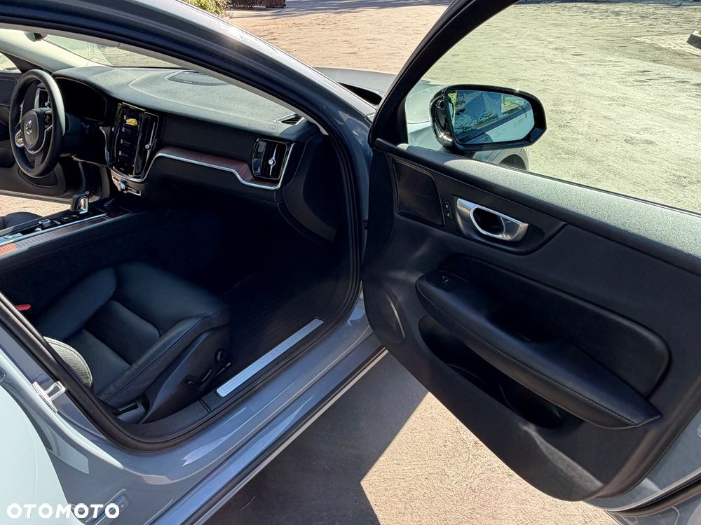 Volvo S60 B5 B AWD Plus Dark - 30