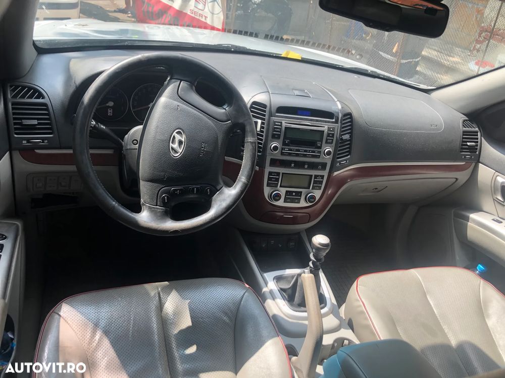 Dezmembrez Hyundai Santa Fe 2 gri argintiu 2,2 diesel cutie manuala 2007 - 6