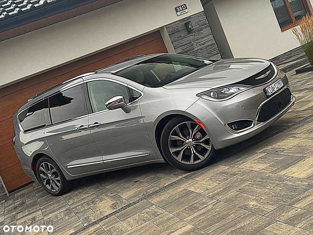 Chrysler Pacifica - 31