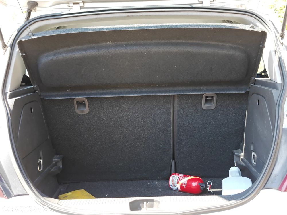 Opel Corsa 1.2 16V Cosmo - 17