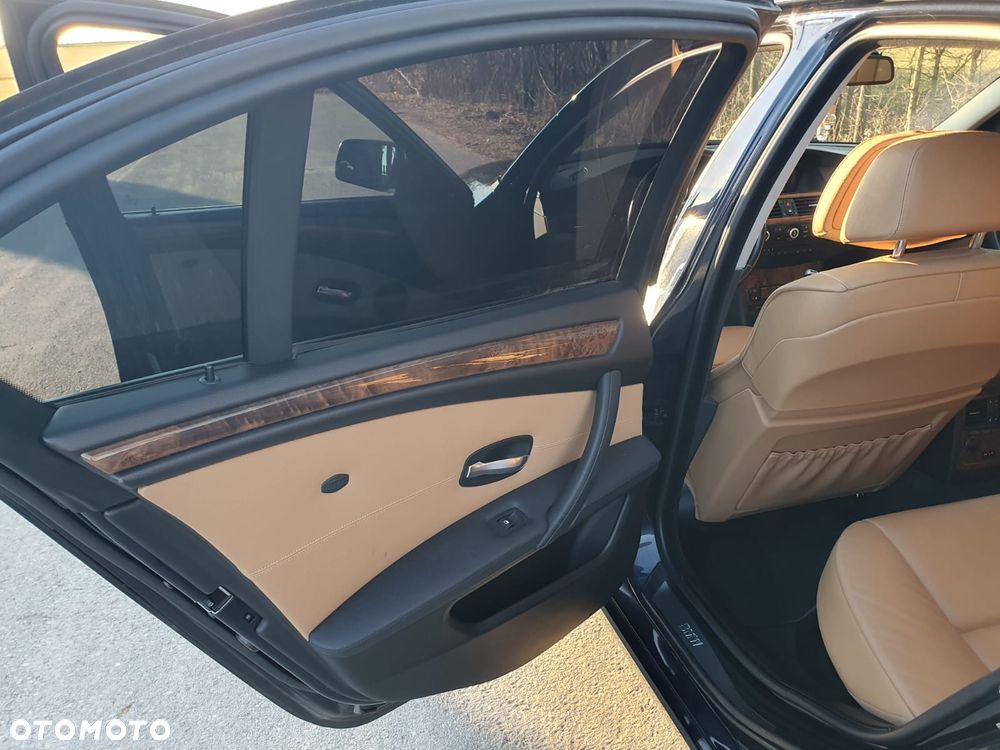 BMW Seria 5 525xi Edition Exclusive - 23