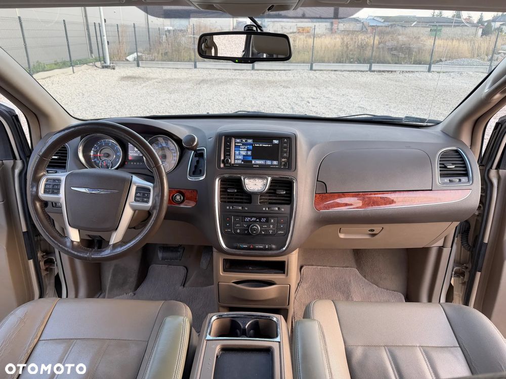 Chrysler Town & Country 3.6 Limited - 6