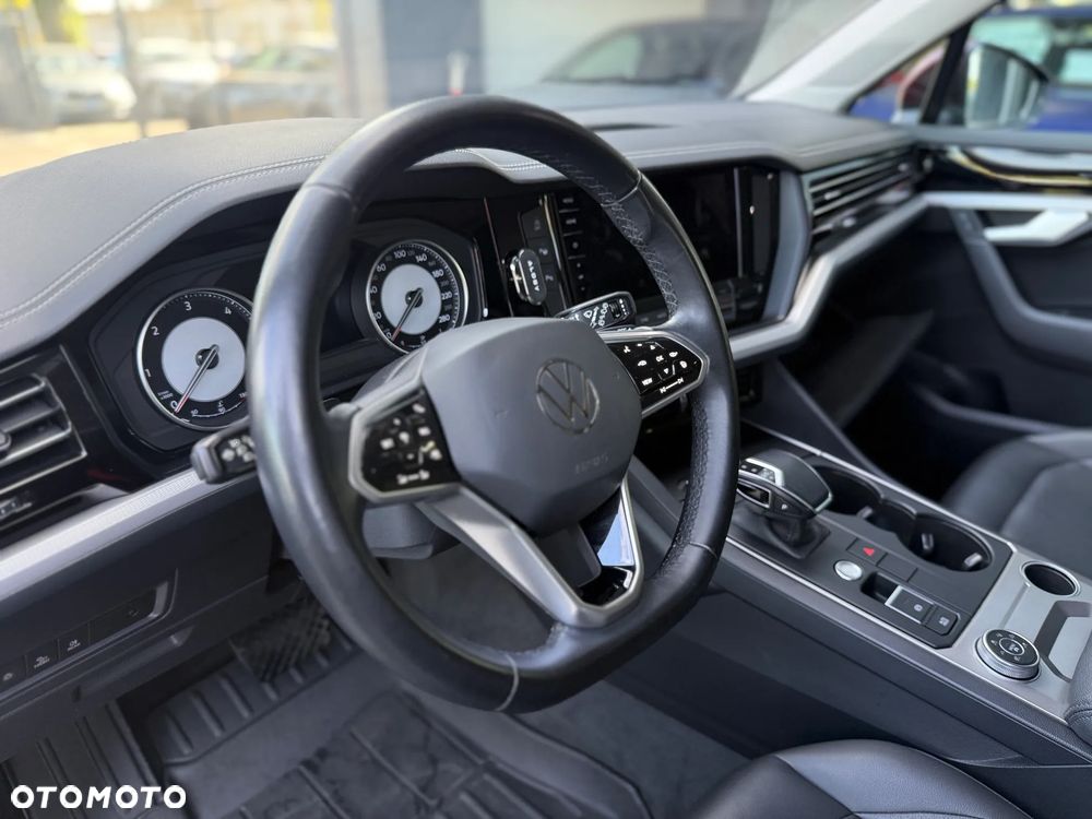 Volkswagen Touareg - 23