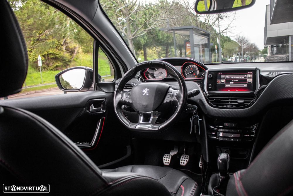 Peugeot 2008 1.2 PureTech GT Line - 29