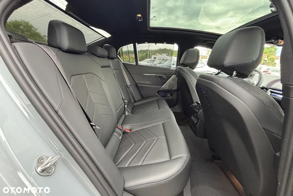 BMW Seria 5 520d xDrive mHEV - 26