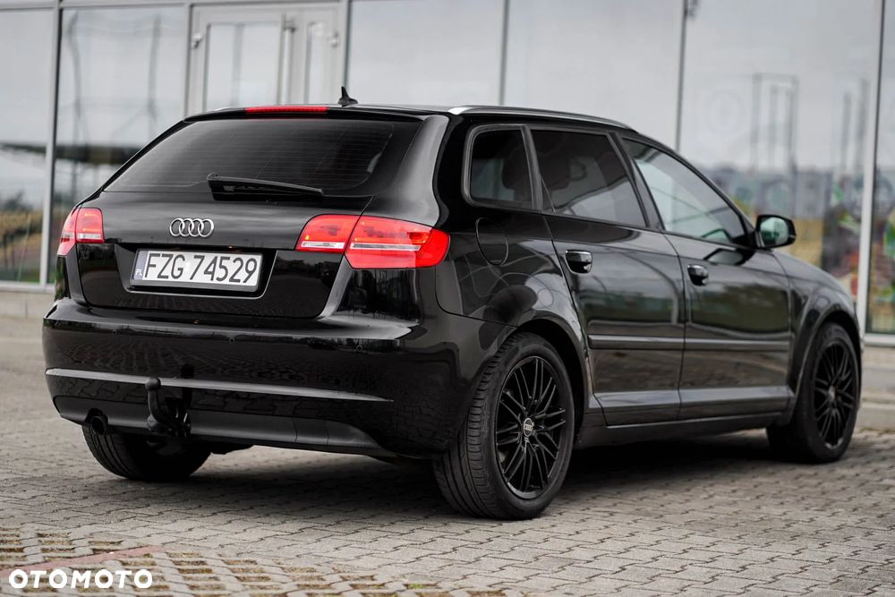 Audi A3 Sportback 1.6 TDI S line Sportpaket - 25