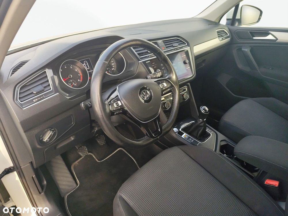 Volkswagen Tiguan - 9