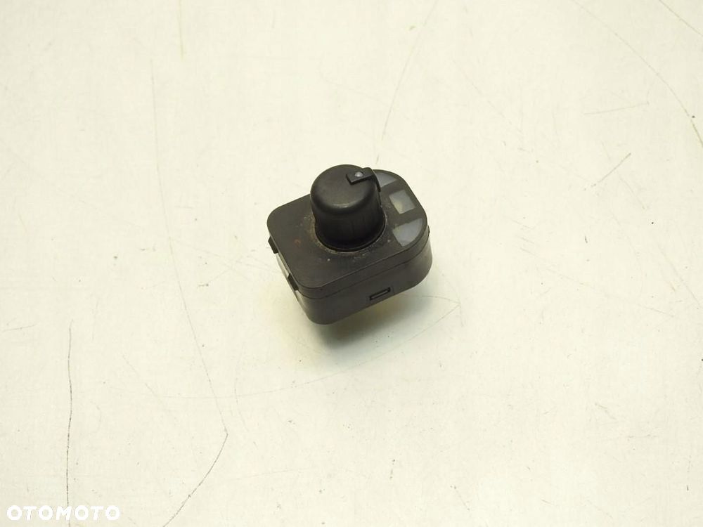 PRZEŁĄCZNIK REGULACJI LUSTEREK AUDI A1 8X 8E0959565 - 6