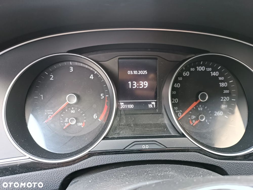 Volkswagen Passat - 11