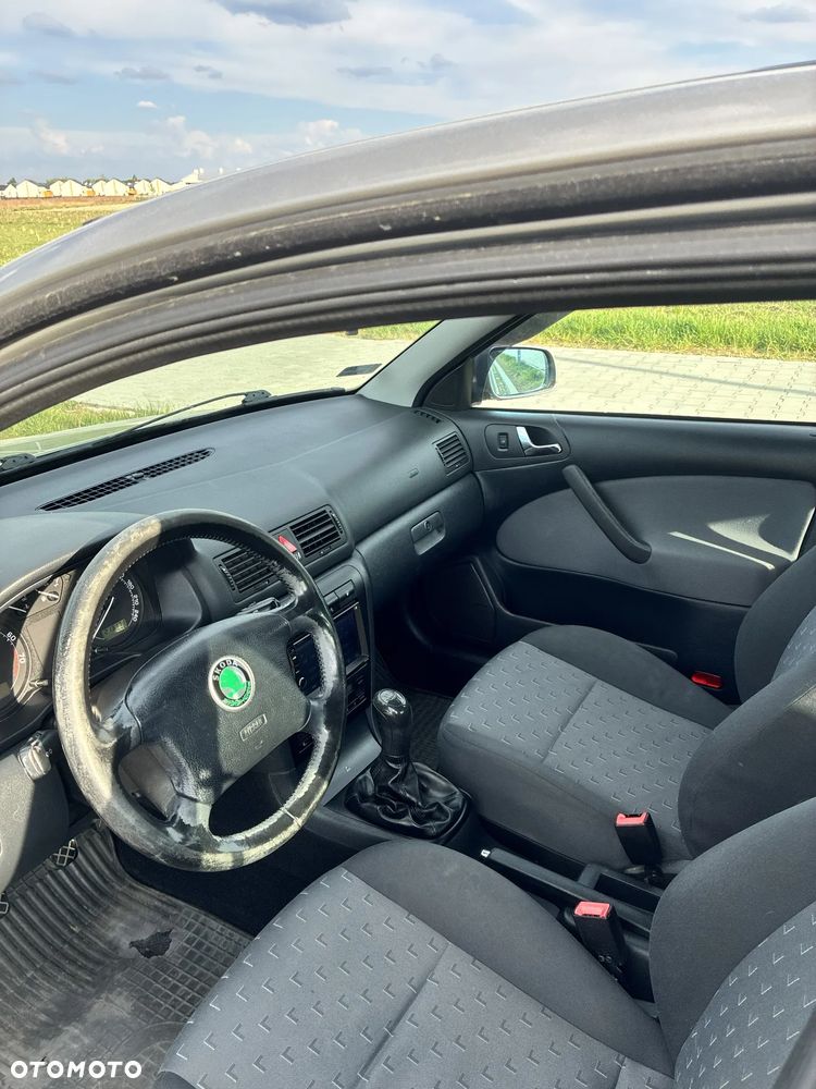 Skoda Octavia 1.6 Tour - 8