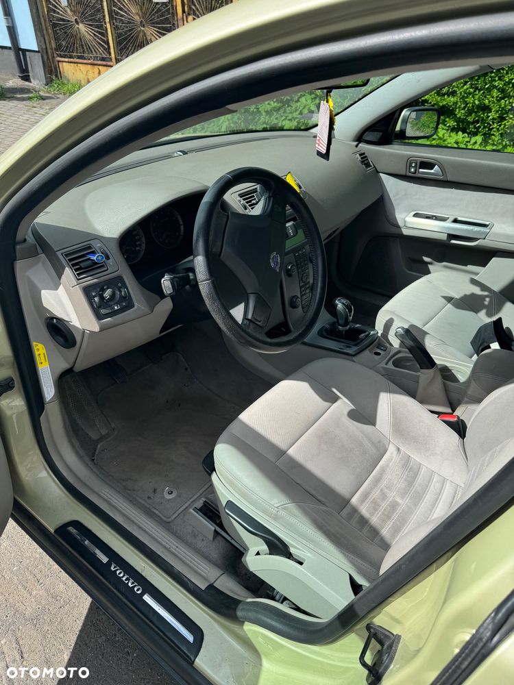 Volvo S40 1.6 - 8