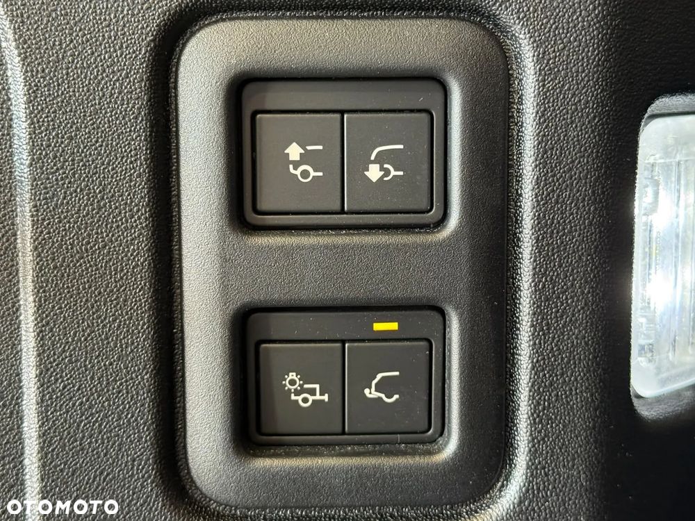 Land Rover Defender 3.0 D250 mHEV X-Dynamic HSE - 21