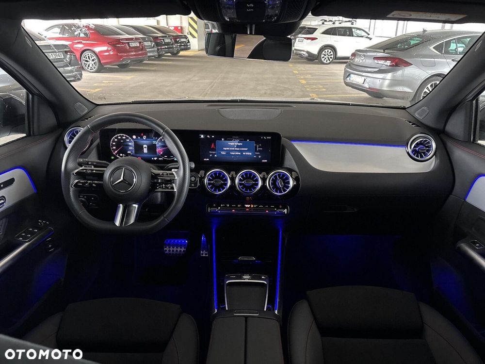 Mercedes-Benz GLA - 13