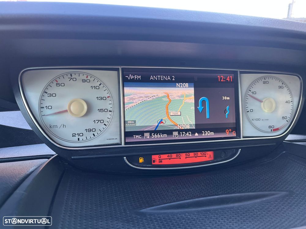 Peugeot 807 HDi 135 Family - 16