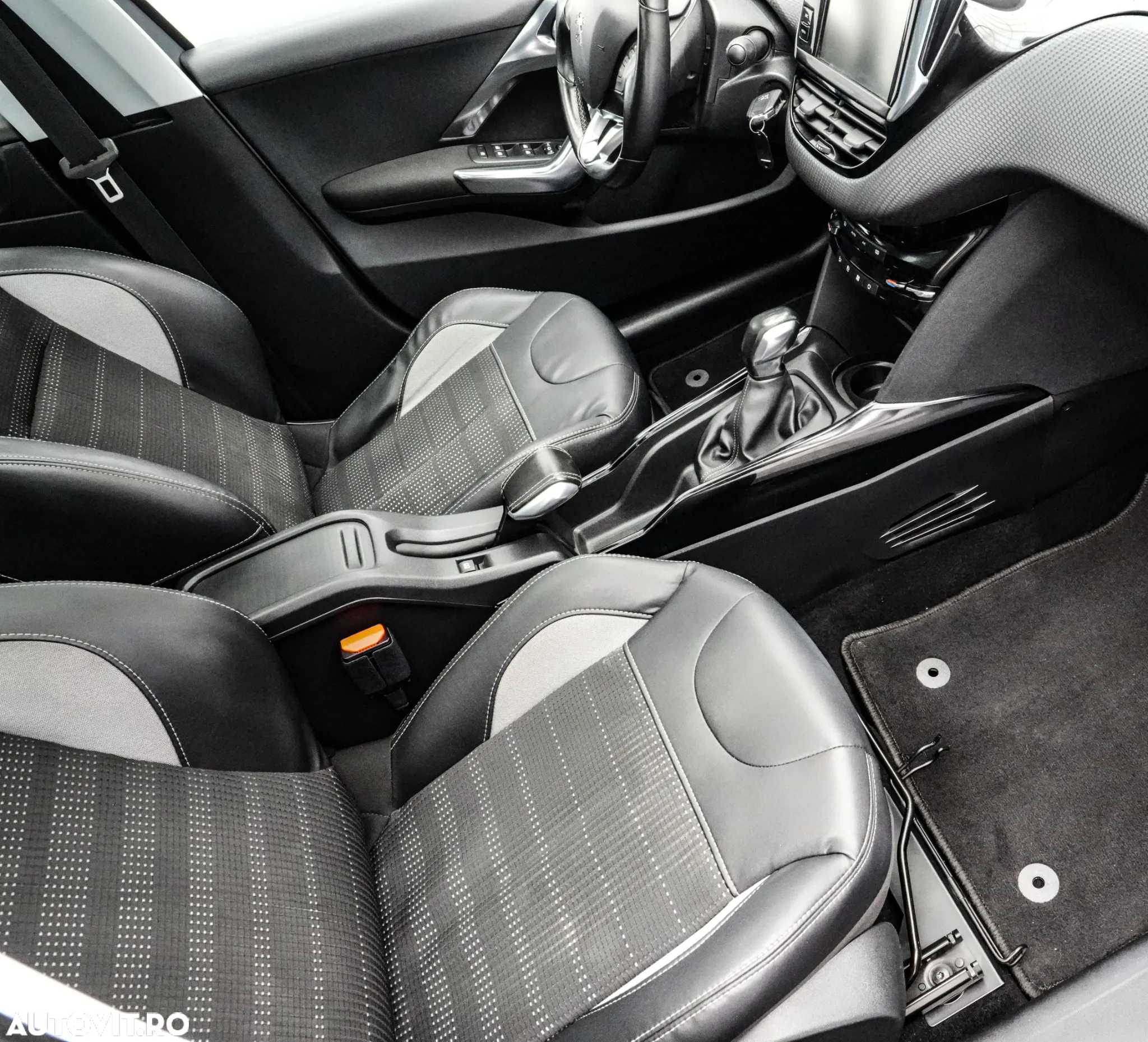 Peugeot 2008 1.2 L PureTech Active - 14