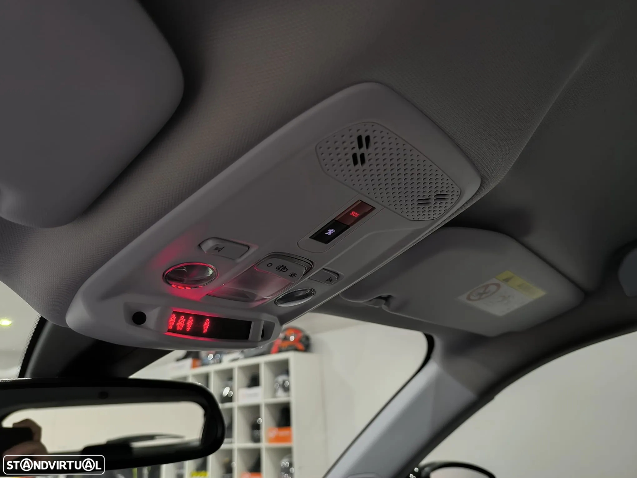 Peugeot 2008 1.2 PureTech Allure - 45