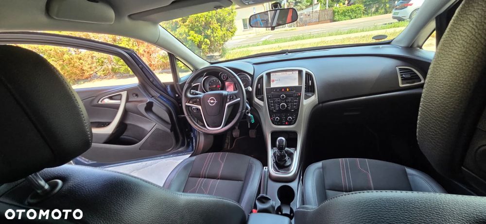 Opel Astra 1.6 Turbo 150 Jahre - 32