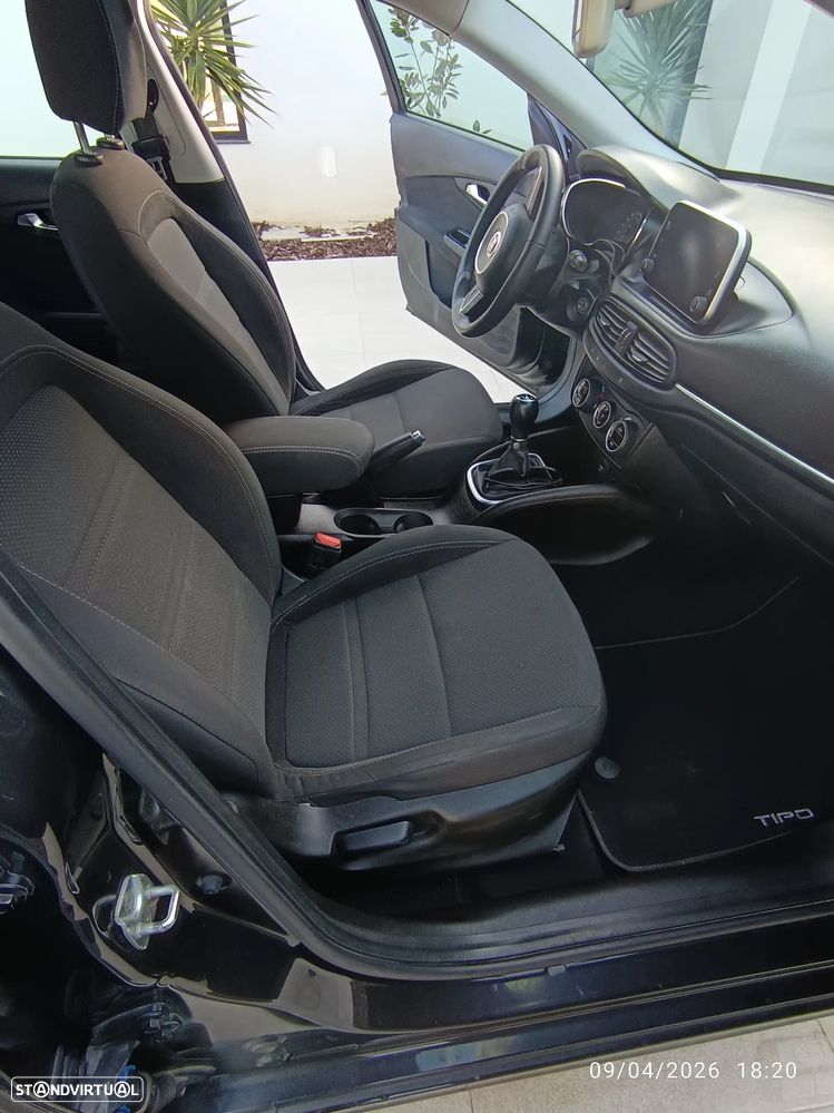 Fiat Tipo 1.3 M-Jet Lounge Tech J17 - 16