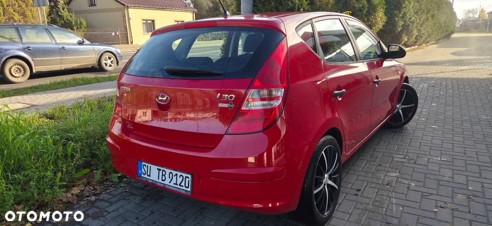 Hyundai i30 1.4 Base + - 11