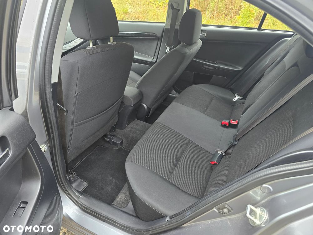 Mitsubishi Lancer - 11