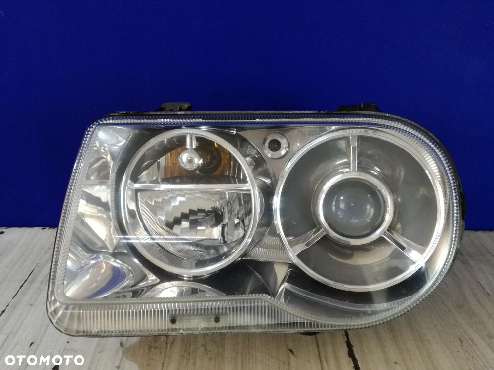 Chrysler 300c 1 I lampa reflektor przód lewa xenon Europa 04/10 - 1