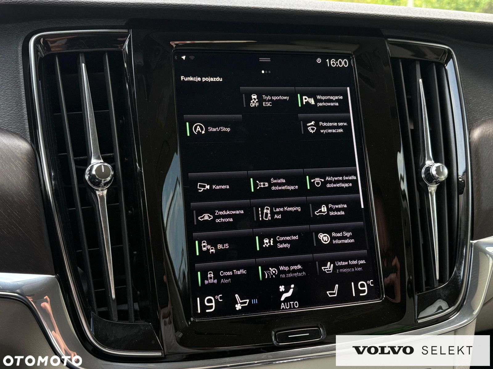 Volvo V90 Cross Country - 29