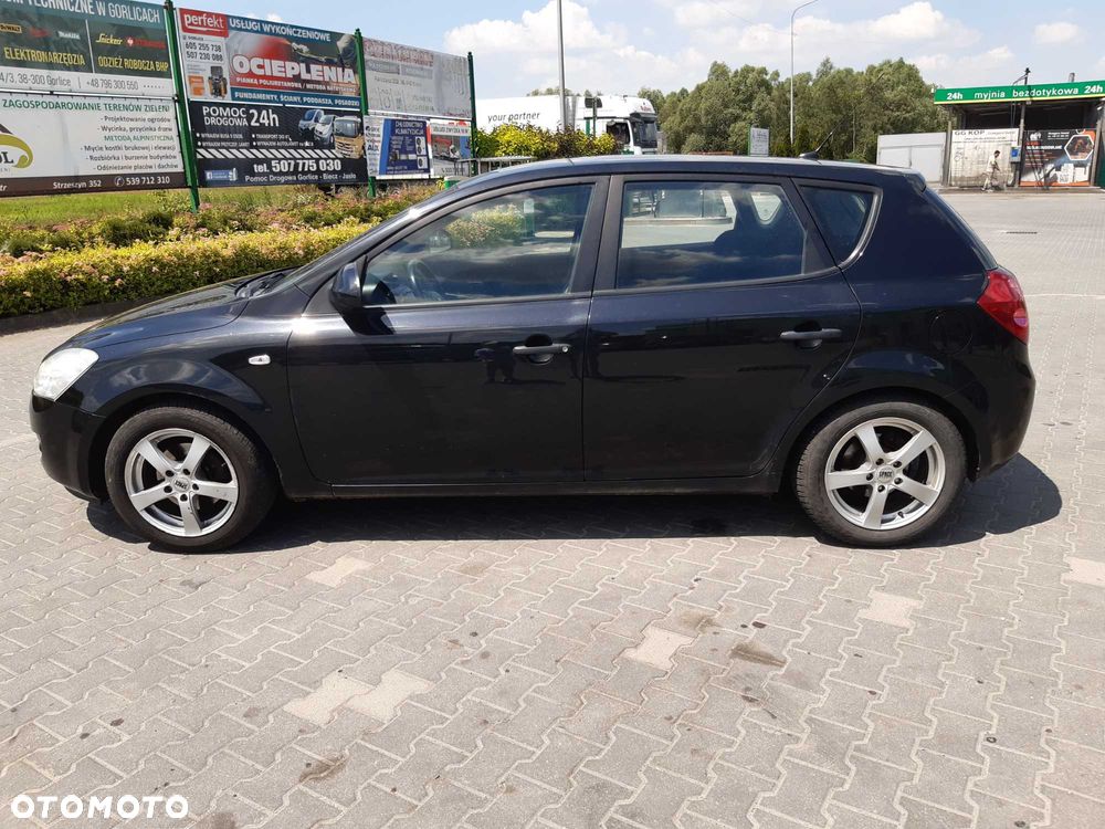 Kia Ceed - 4