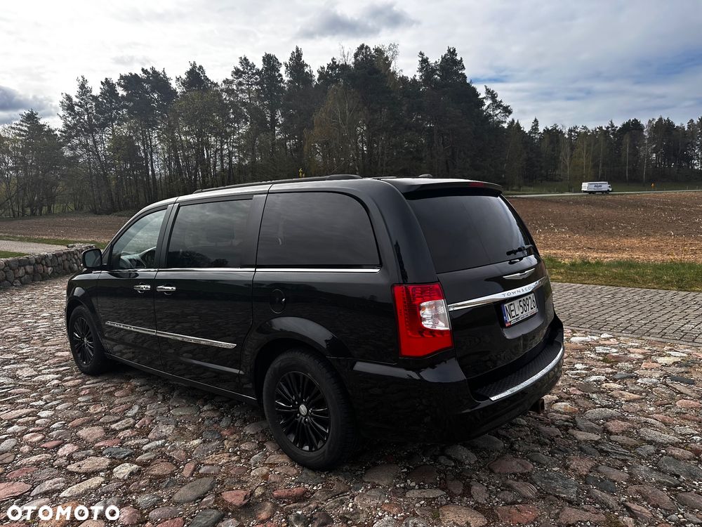 Chrysler Town & Country 3.6 Limited - 6