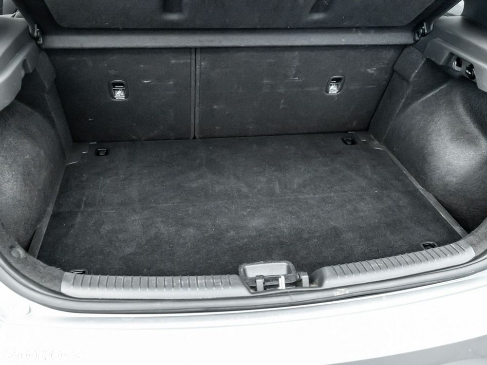 Hyundai i30 1.5 DPI Classic + - 28