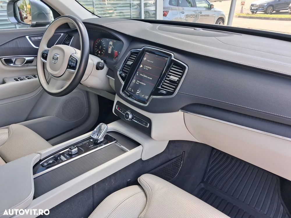 Volvo XC 90 - 32