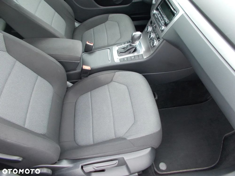 Volkswagen Passat 2.0 TDI DSG BlueMotion Technology Comfortline - 12