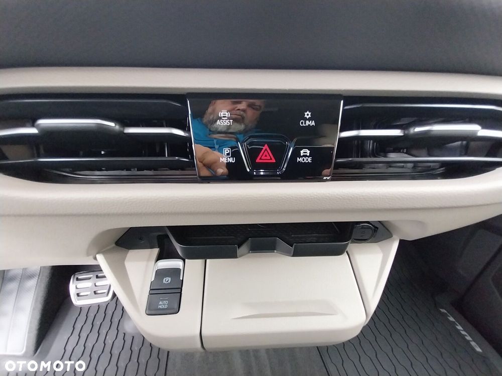 Volkswagen multivan Multivan Style L2 silnik: 2,0 l TDI SCR 110 kW / skrzynia biegów: 7-biegowa DSG rozstaw osi: 3124 mm - 25