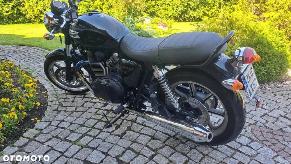 Triumph Bonneville - 4