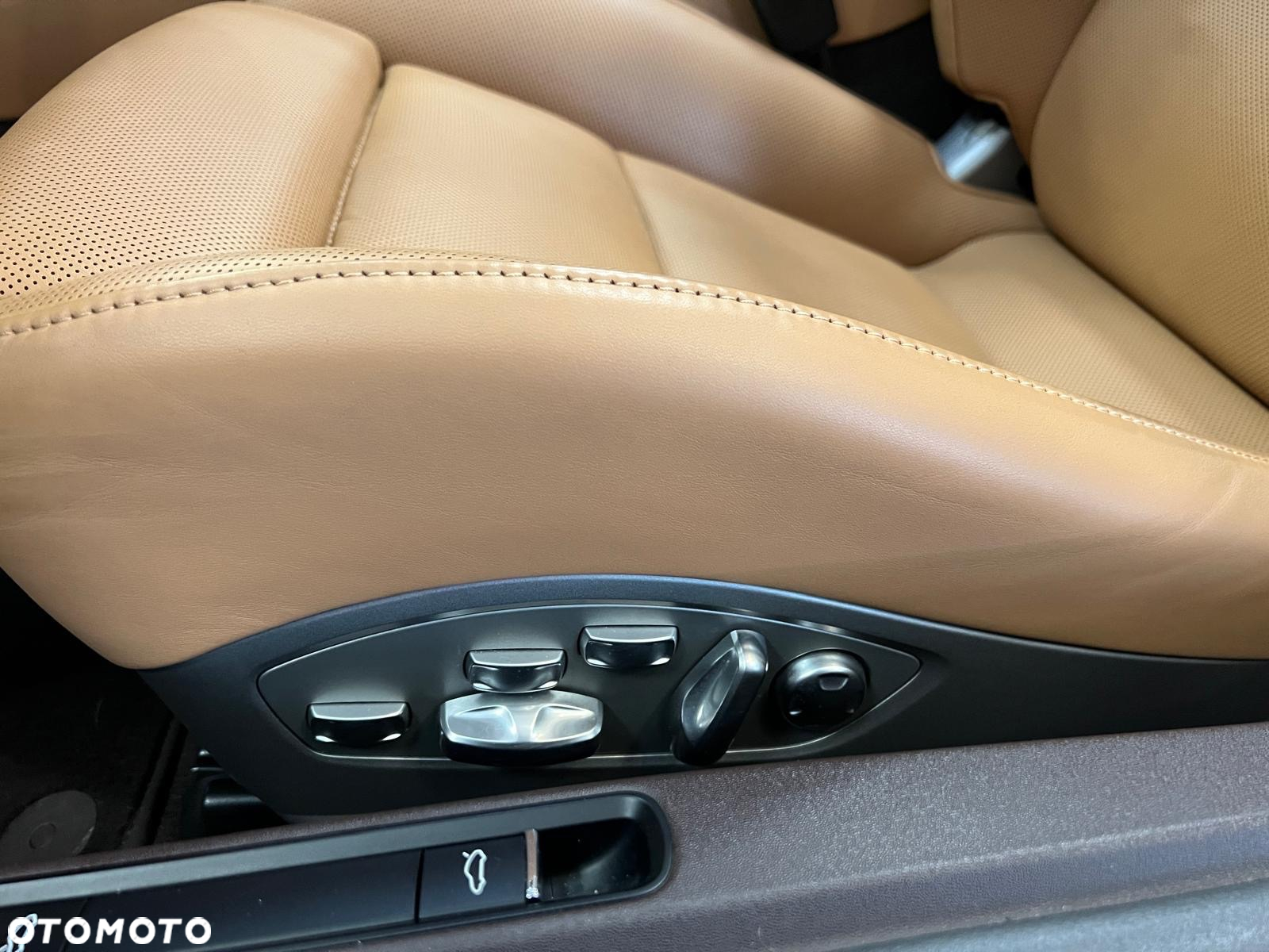 Porsche 911 Targa 4 GTS PDK - 16