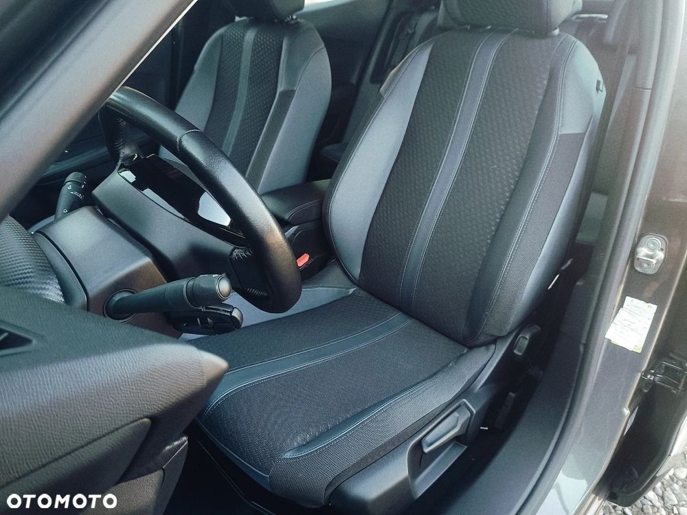 Peugeot 2008 PureTech 130 Allure - 23