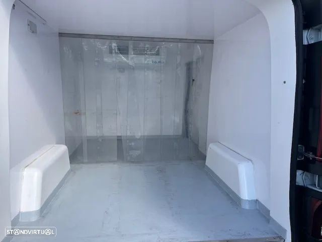 Renault TRAFIC 2.0 120cv LONGA COM FRIO - 8