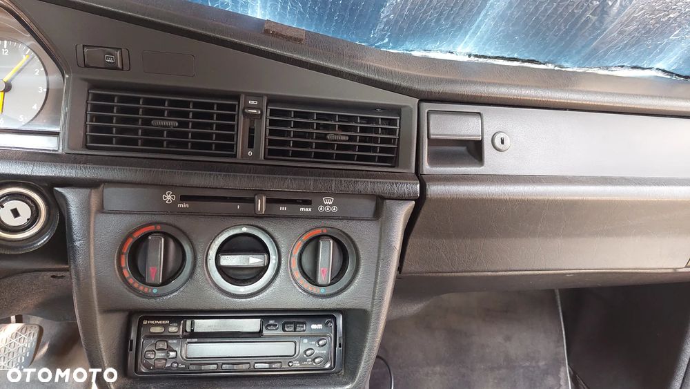 Mercedes-Benz W201 (190) - 29