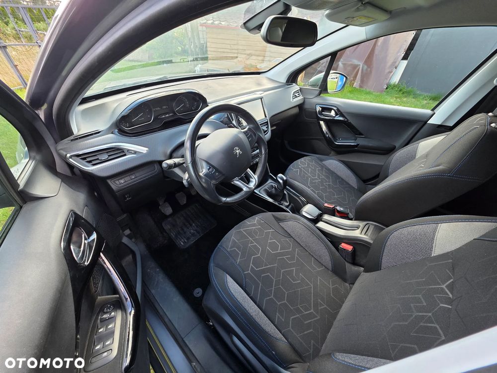 Peugeot 2008 BlueHDi 100 STOP & START Signature - 9
