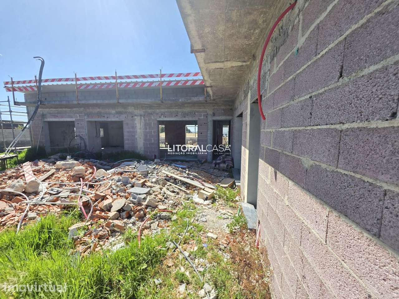 Moradia T3 Térrea com Piscina - Isolada - Grande imagem: 3/25