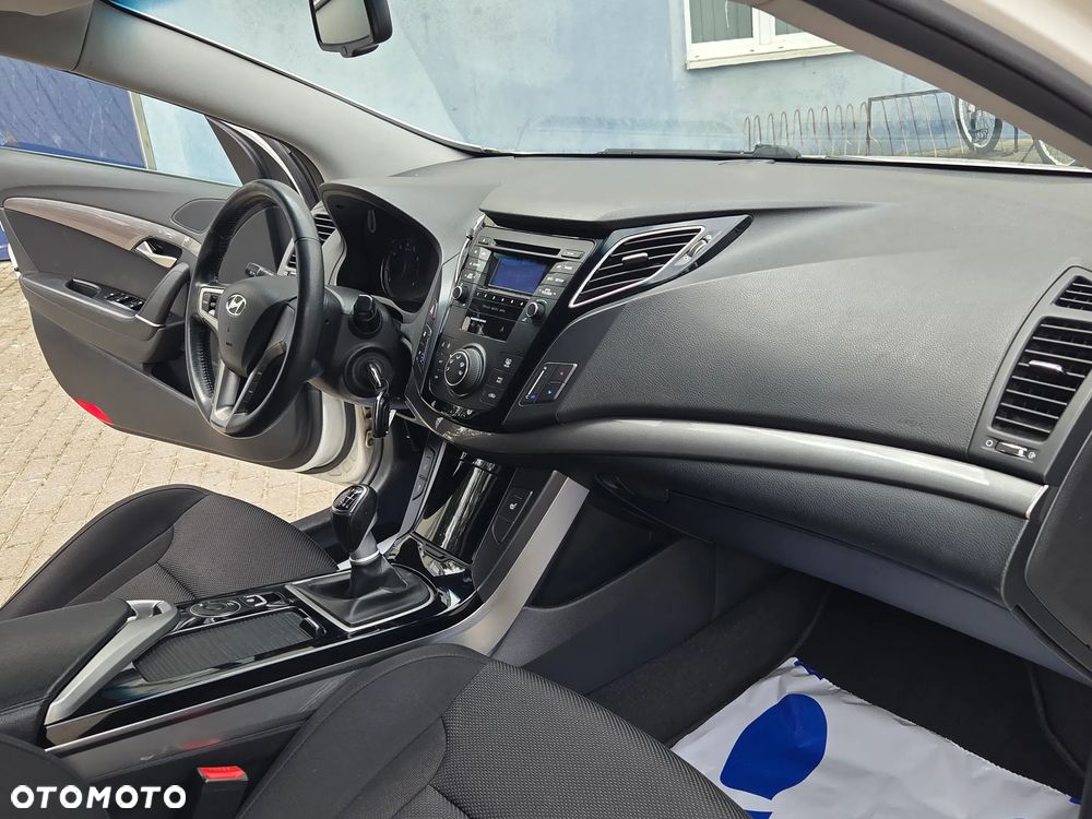 Hyundai i40 Kombi blue 1.6 Space - 29