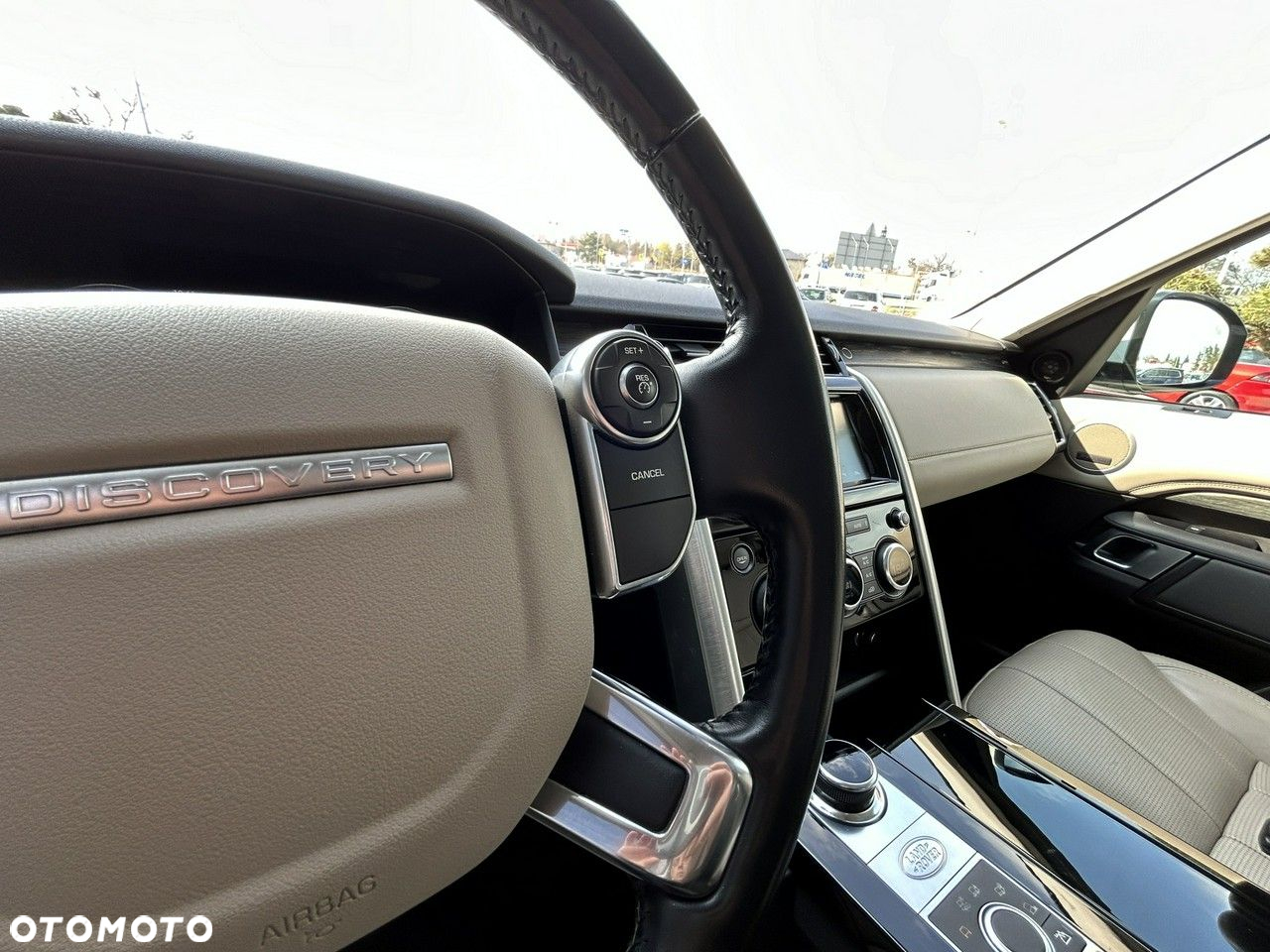 Land Rover Discovery V 3.0 Si6 HSE Luxury - 17
