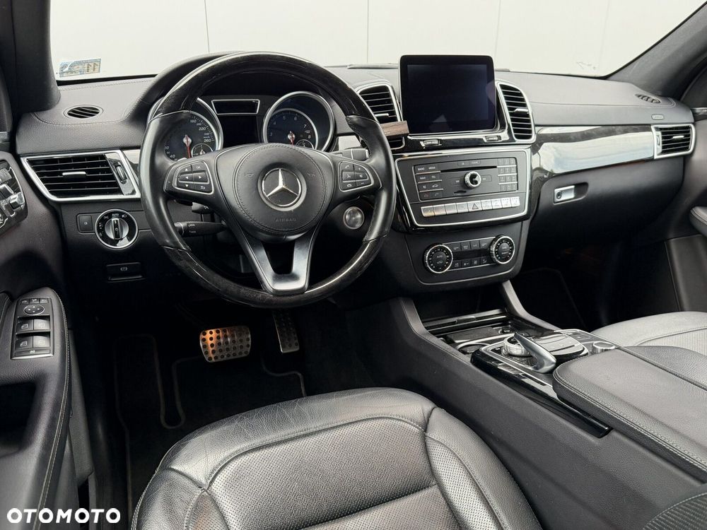 Mercedes-Benz GLS - 19