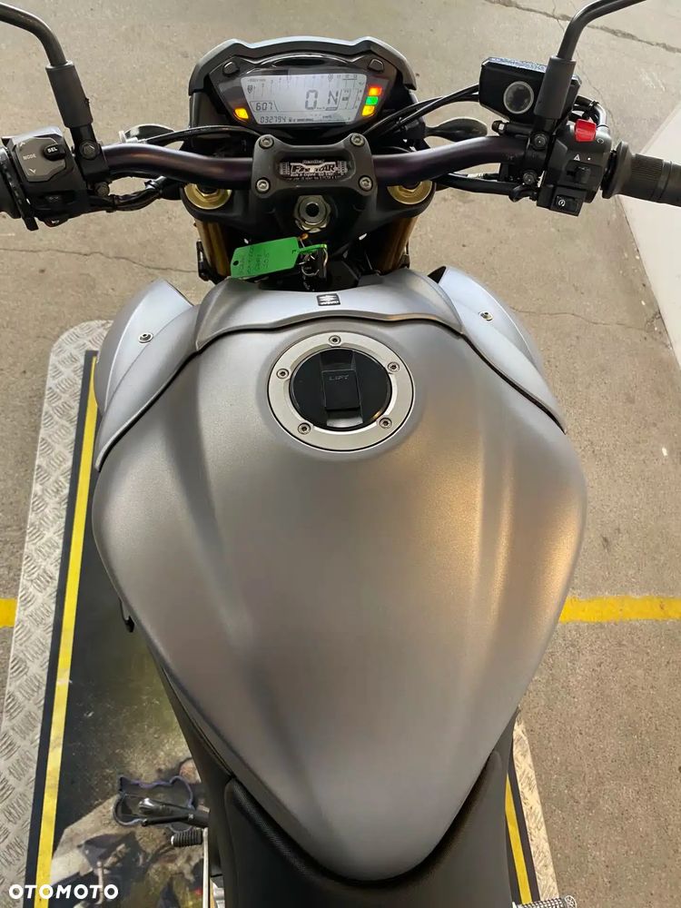 Suzuki GSX 1000 - 25