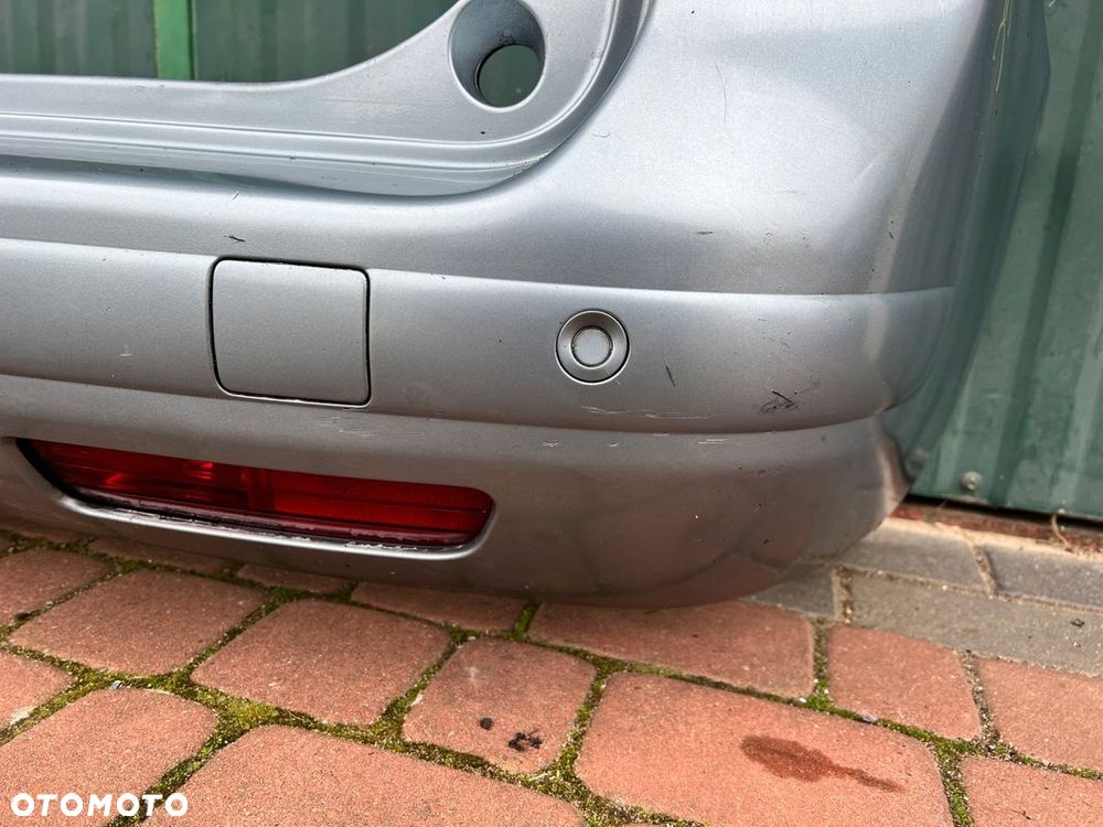 Zderzak tylny TYŁ PEUGEOT 5008 4x PDC Kod lakieru: KGYC - 2