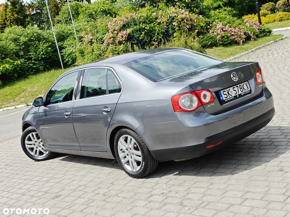 Volkswagen Jetta 2.0 FSI Comfortline - 1