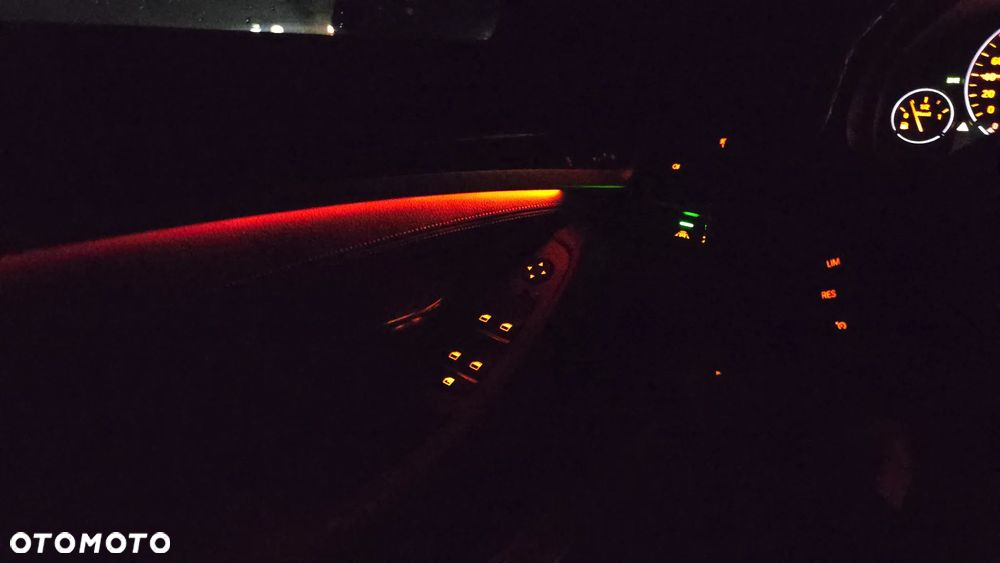 BMW Seria 5 525d Sport-Aut Luxury Line - 18