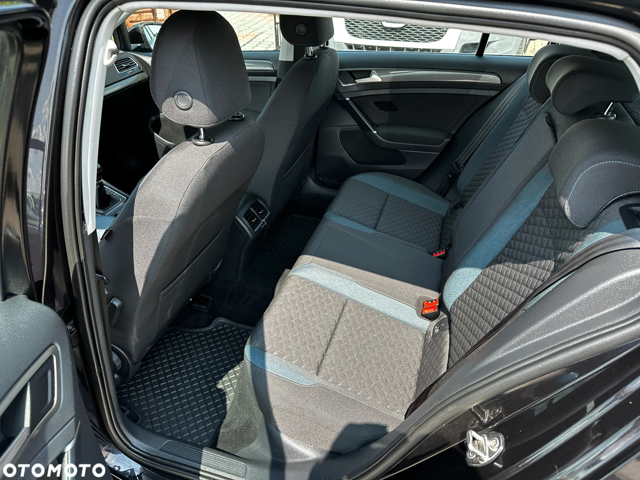 Volkswagen Golf - 22
