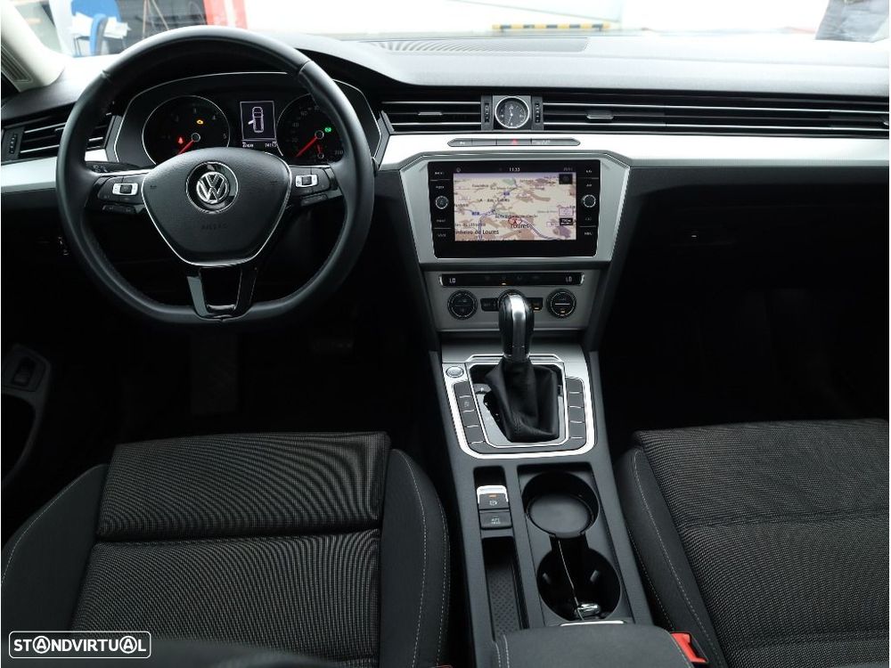 VW Passat Variant 2.0 TDI Business DSG - 30
