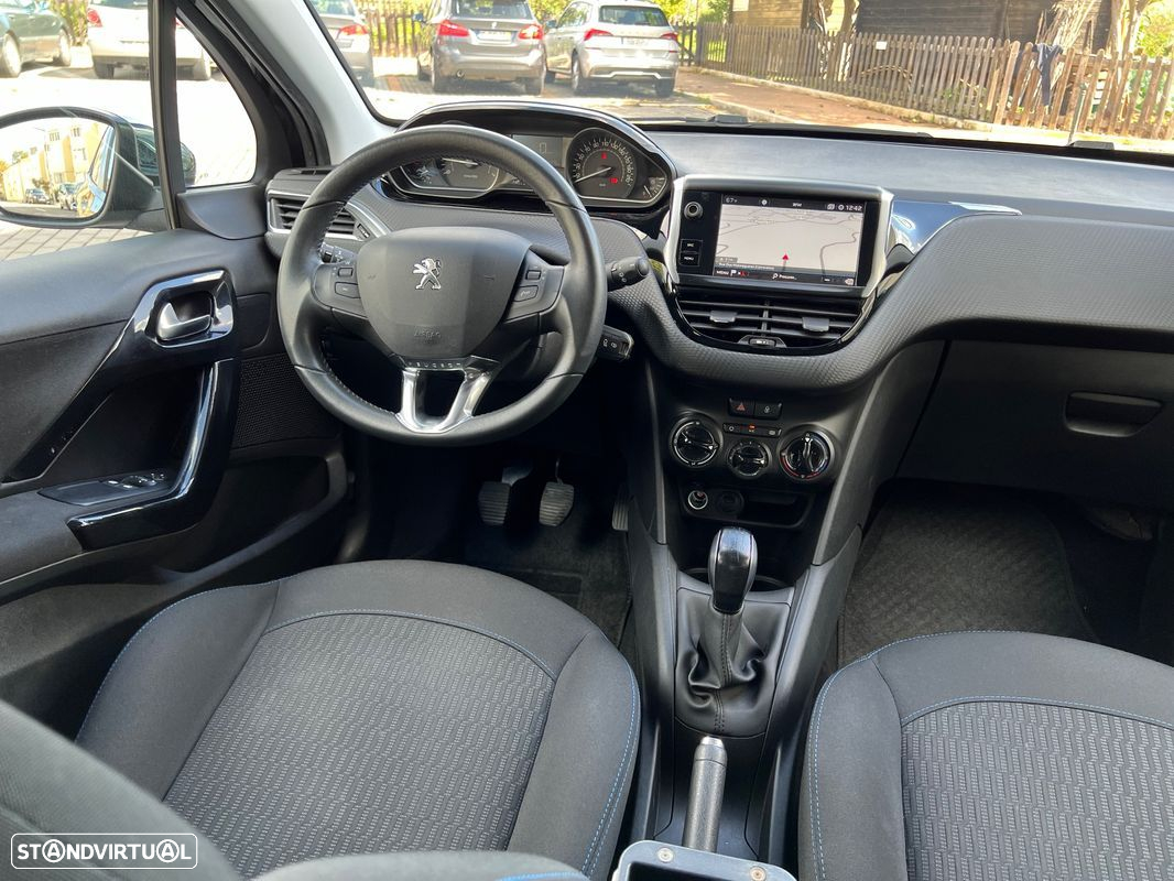 Peugeot 208 1.2 PureTech Signature - 31