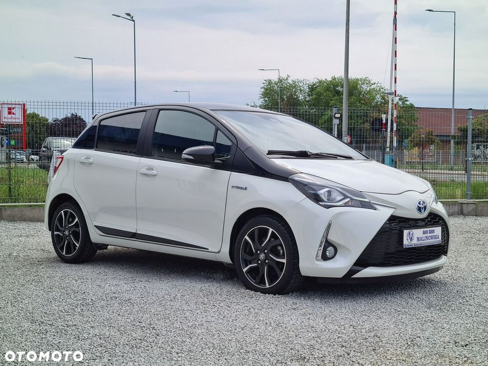 Toyota Yaris Hybrid 100 Premium - 9